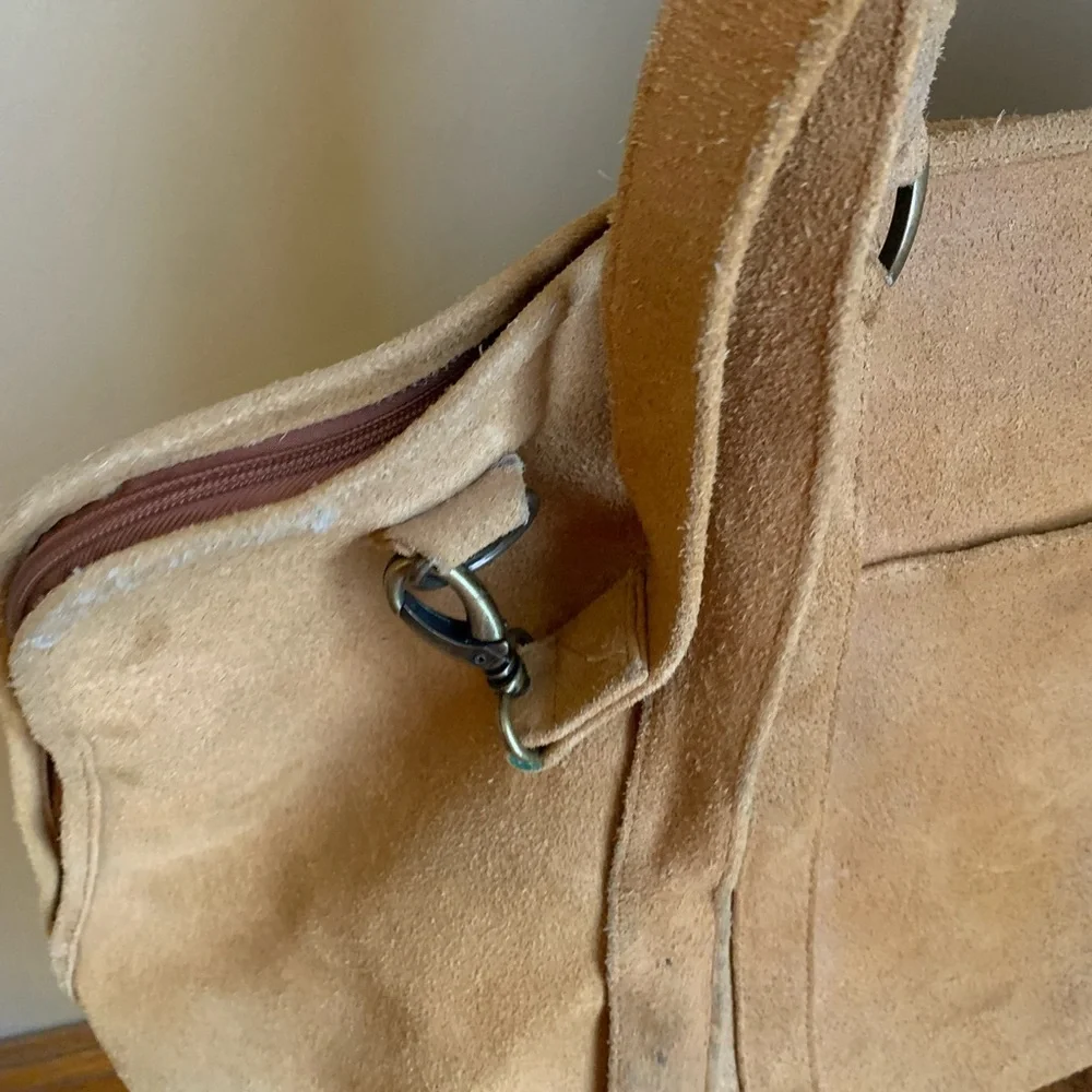 Vtg Le Donne SuedeLeather Bag Travel Shoulder Duffel Bag Tan strap Weathered Lg